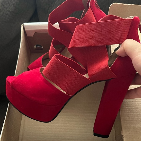 Heels - Picture 2 of 3